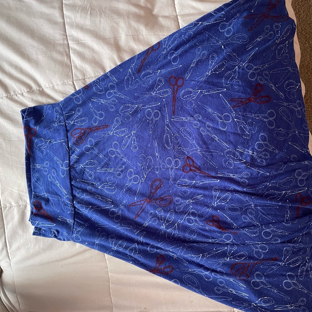 Lularoe skirt m scissors
